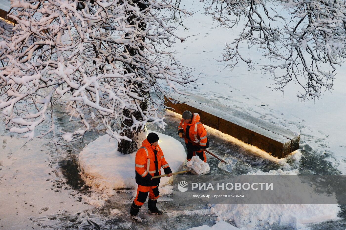 Уборка снега в Москве