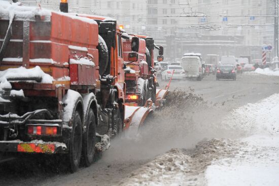 Уборка снега в Москве