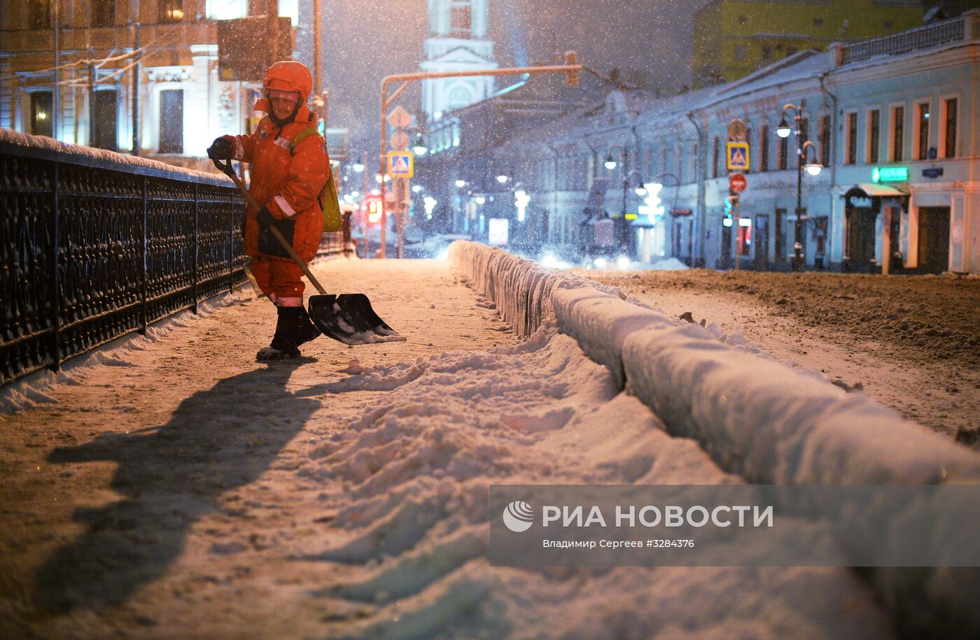 Уборка снега в Москве