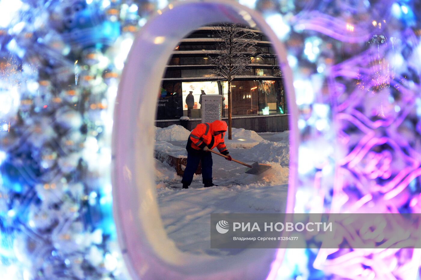 Уборка снега в Москве