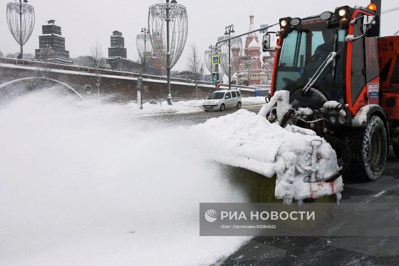 Уборка снега в Москве