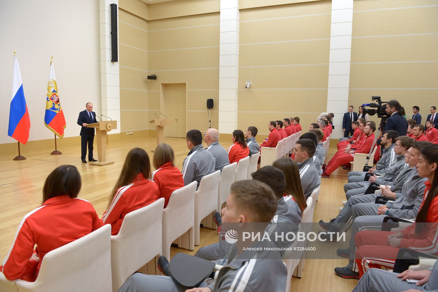 Президент РФ В. Путин встретился с российскими участниками XXIII Олимпийских зимних игр 2018 года в Пхёнчхане