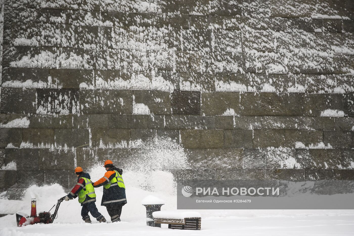 Уборка снега в Москве