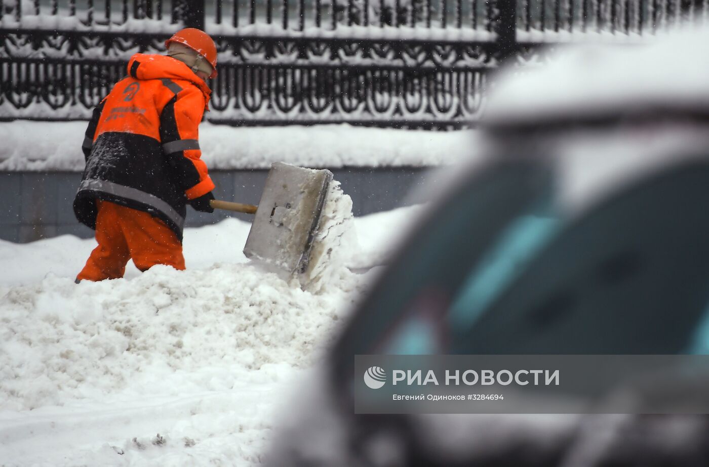 Уборка снега в Москве
