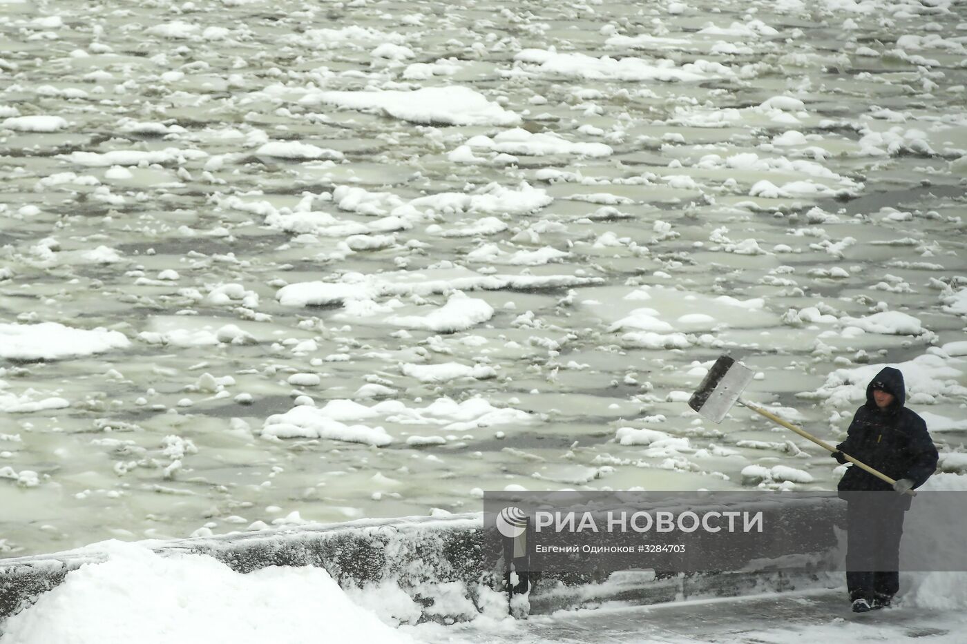 Уборка снега в Москве
