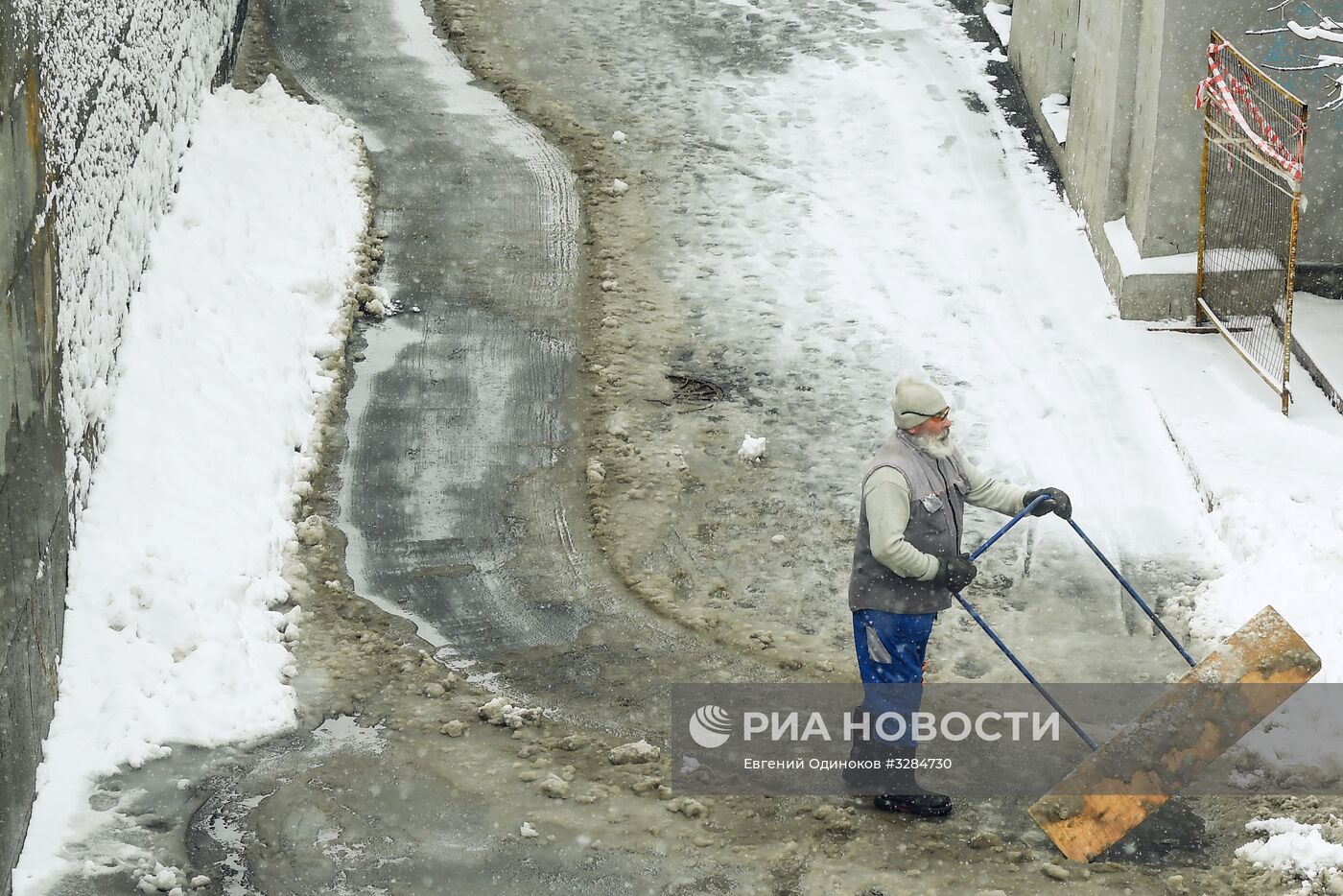 Уборка снега в Москве