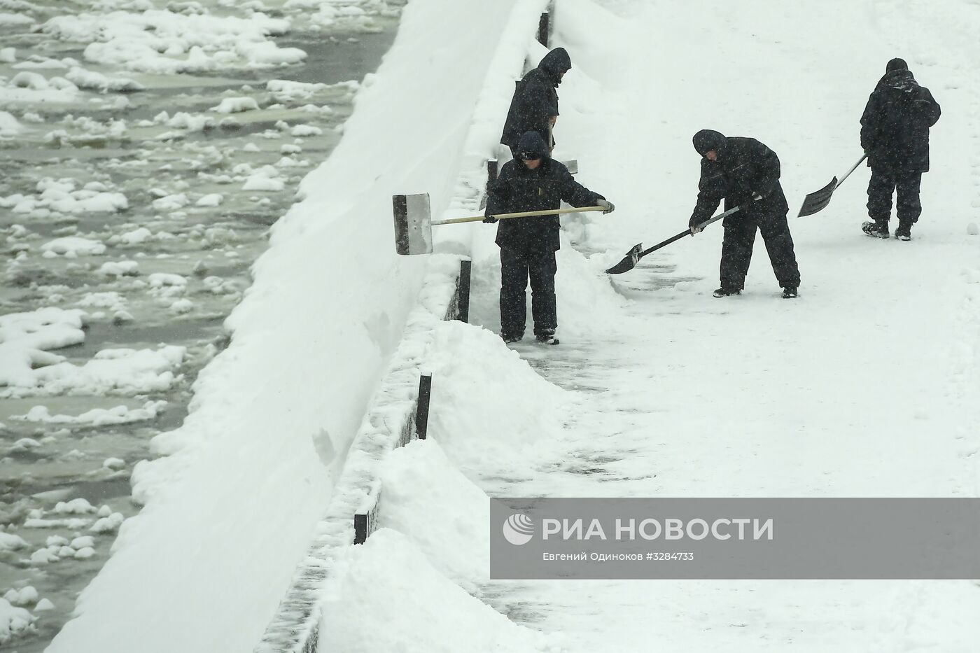 Уборка снега в Москве