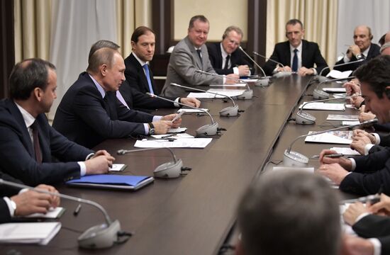 Президент РФ В. Путин встретился с представителями экономического совета Франко-российской ТПП