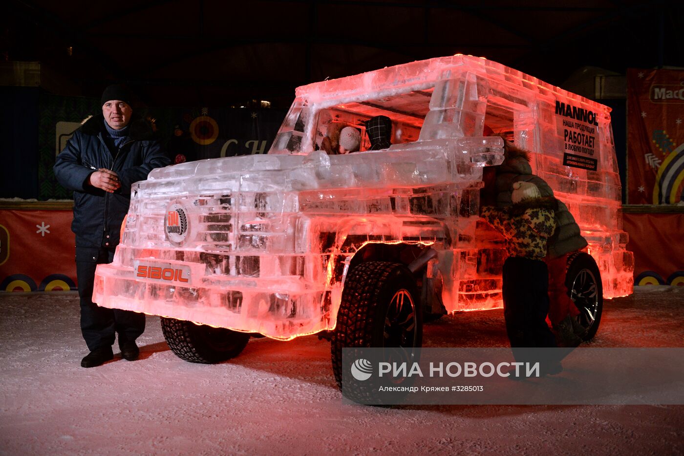 Новосибирские автомобильные блогеры создали ледяной "Гелендваген"