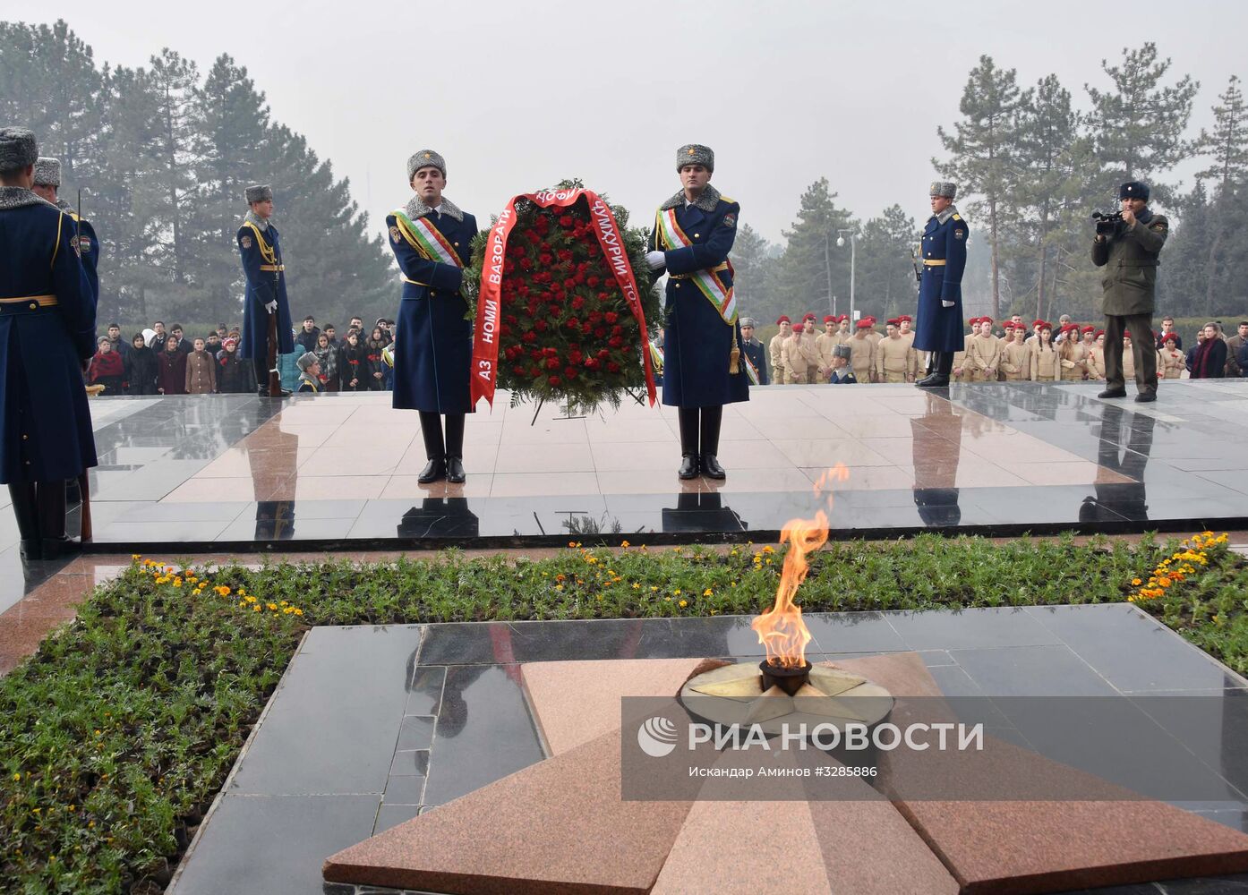 Торжественная церемония, посвященная Сталинградской битве, в Душанбе