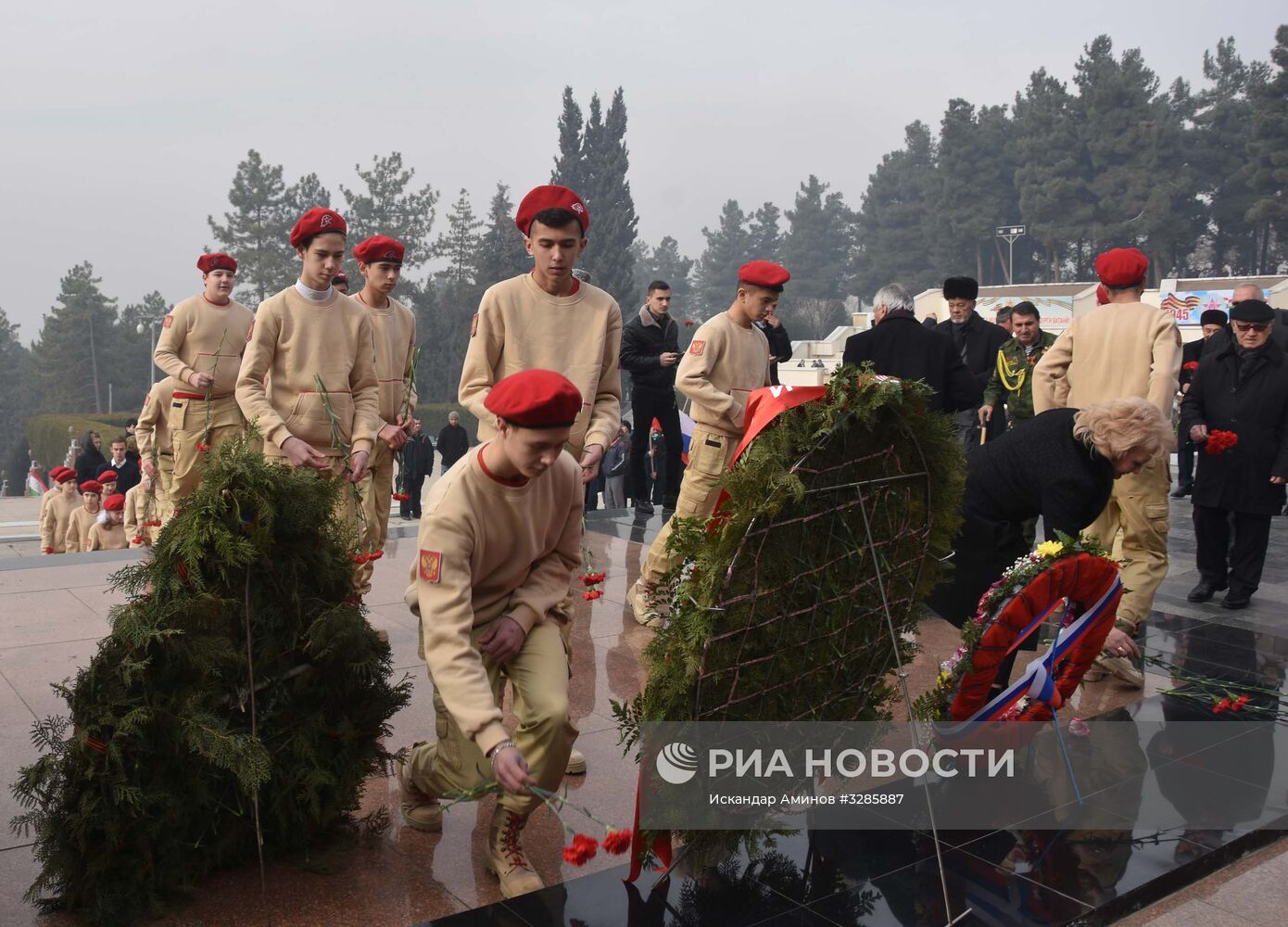 Торжественная церемония, посвященная Сталинградской битве, в Душанбе