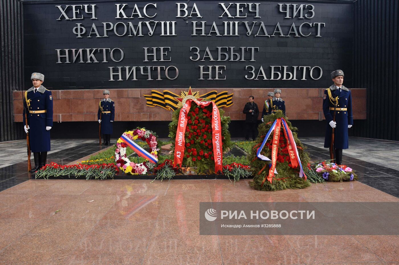 Торжественная церемония, посвященная Сталинградской битве, в Душанбе