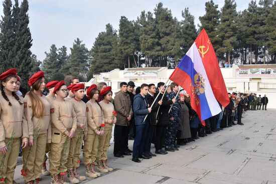 Торжественная церемония, посвященная Сталинградской битве, в Душанбе