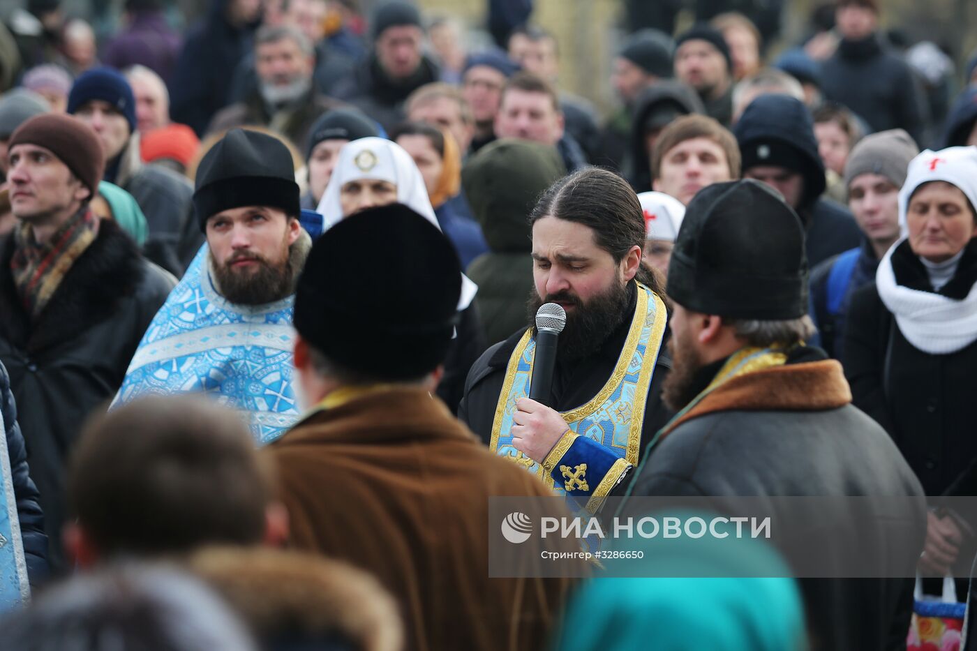 Церковная служба против акции радикалов в Киеве