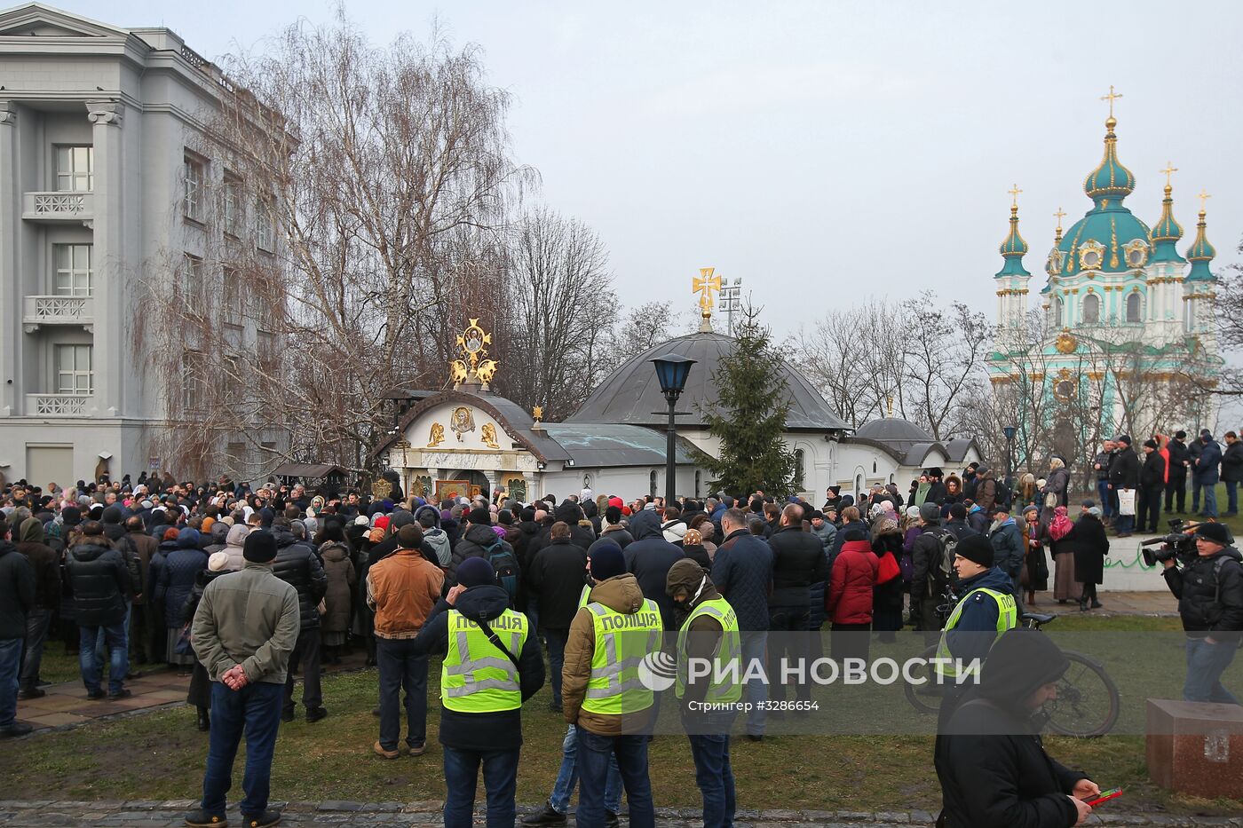 Церковная служба против акции радикалов в Киеве