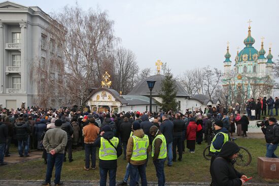 Церковная служба против акции радикалов в Киеве