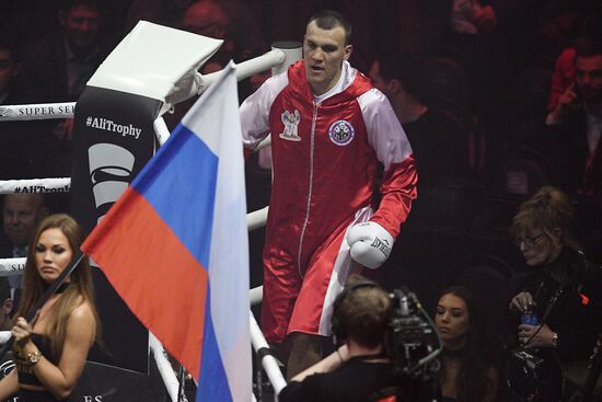 Бокс. Бой М. Гассиева и Ю. Дортикоса