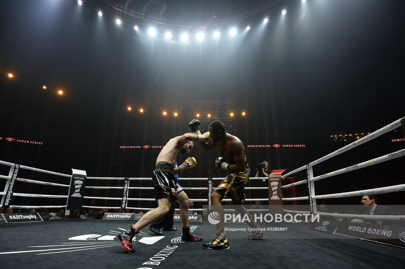 Бокс. Бой М. Гассиева и Ю. Дортикоса