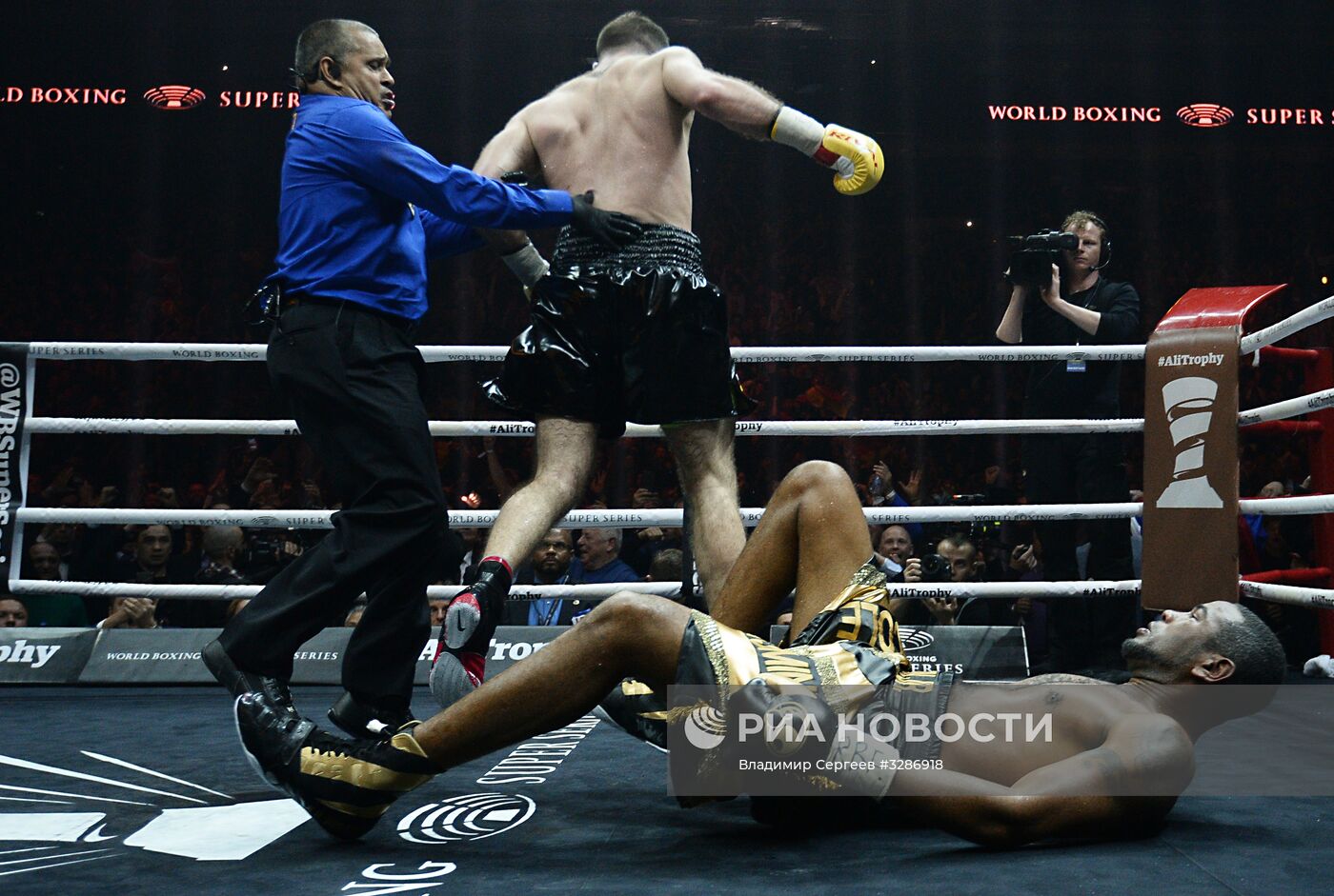 Бокс. Бой М. Гассиева и Ю. Дортикоса