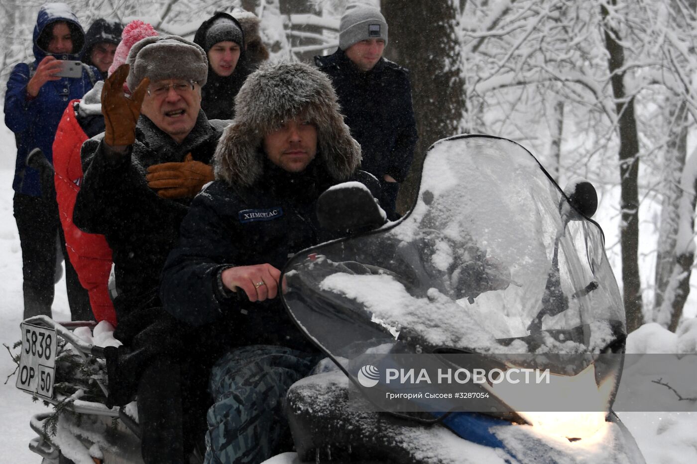 Кандидат в президенты РФ В. Жириновский принял участие в соревнованиях "Московская лыжня-2018"