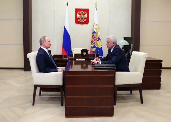 Рабочая встреча президента РФ В. Путина с президентом ПАО "Лукойл" В. Алекперовым