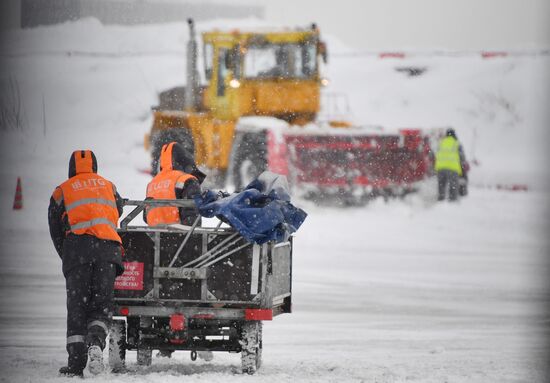 Задержки авиарейсов в московских аэропортах