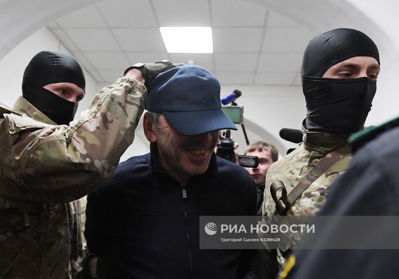 Рассмотрение ходатайства следствия об аресте врио премьера Дагестана и его заместителей