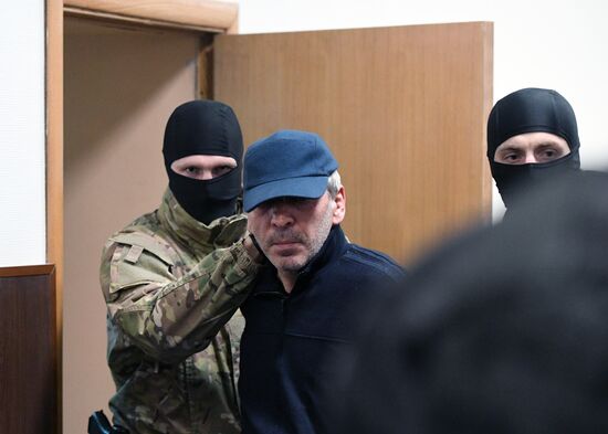Рассмотрение ходатайства следствия об аресте врио премьера Дагестана и его заместителей