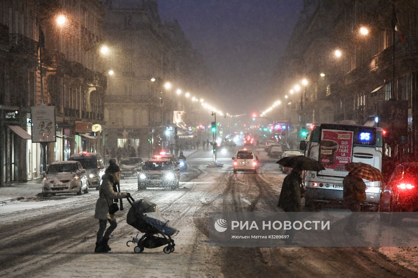 Снегопад в Париже