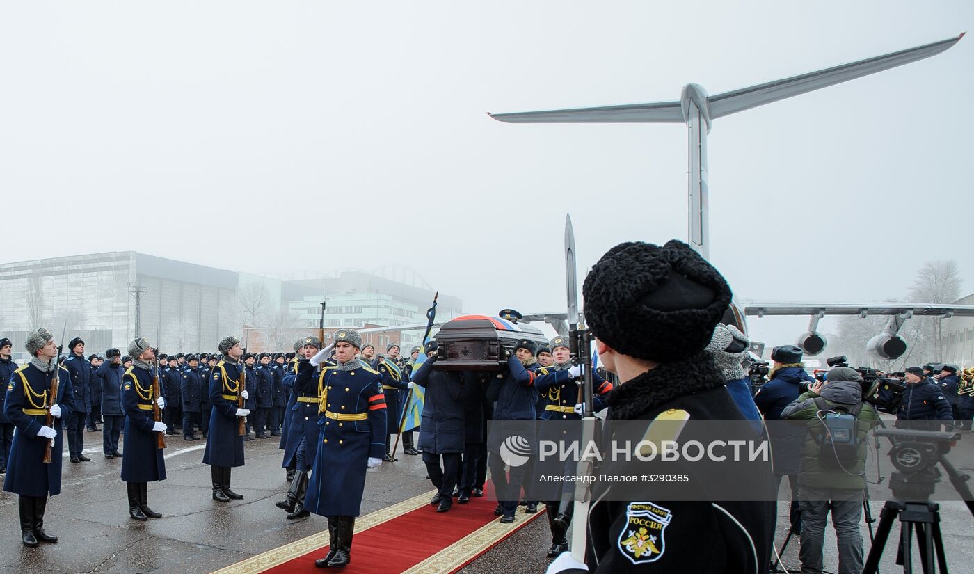 Церемония прощания с летчиком Романом Филиповым в Воронеже
