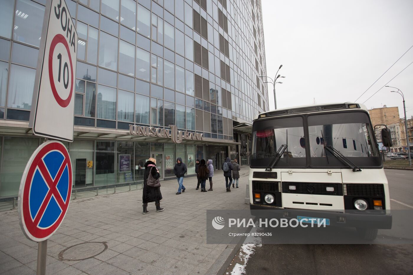 Обыски проводятся в киевской редакции газеты "Вести"