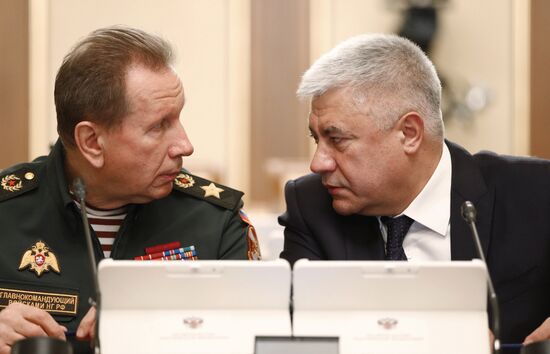 Премьер-министр РФ Д. Медведев провел заседание правительства РФ