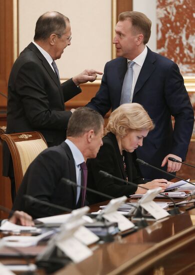 Премьер-министр РФ Д. Медведев провел заседание правительства РФ