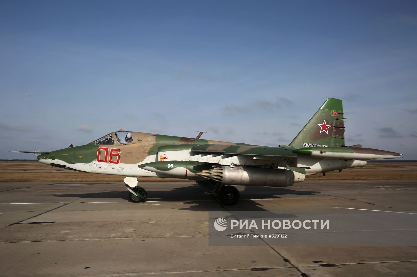 Летно-тактические учения штурмовиков Су-25 в Краснодарском крае