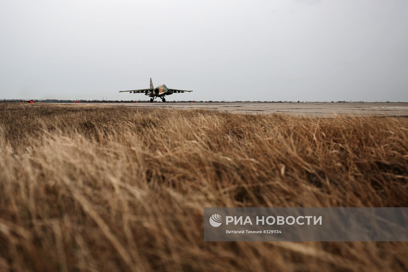 Летно-тактические учения штурмовиков Су-25 в Краснодарском крае