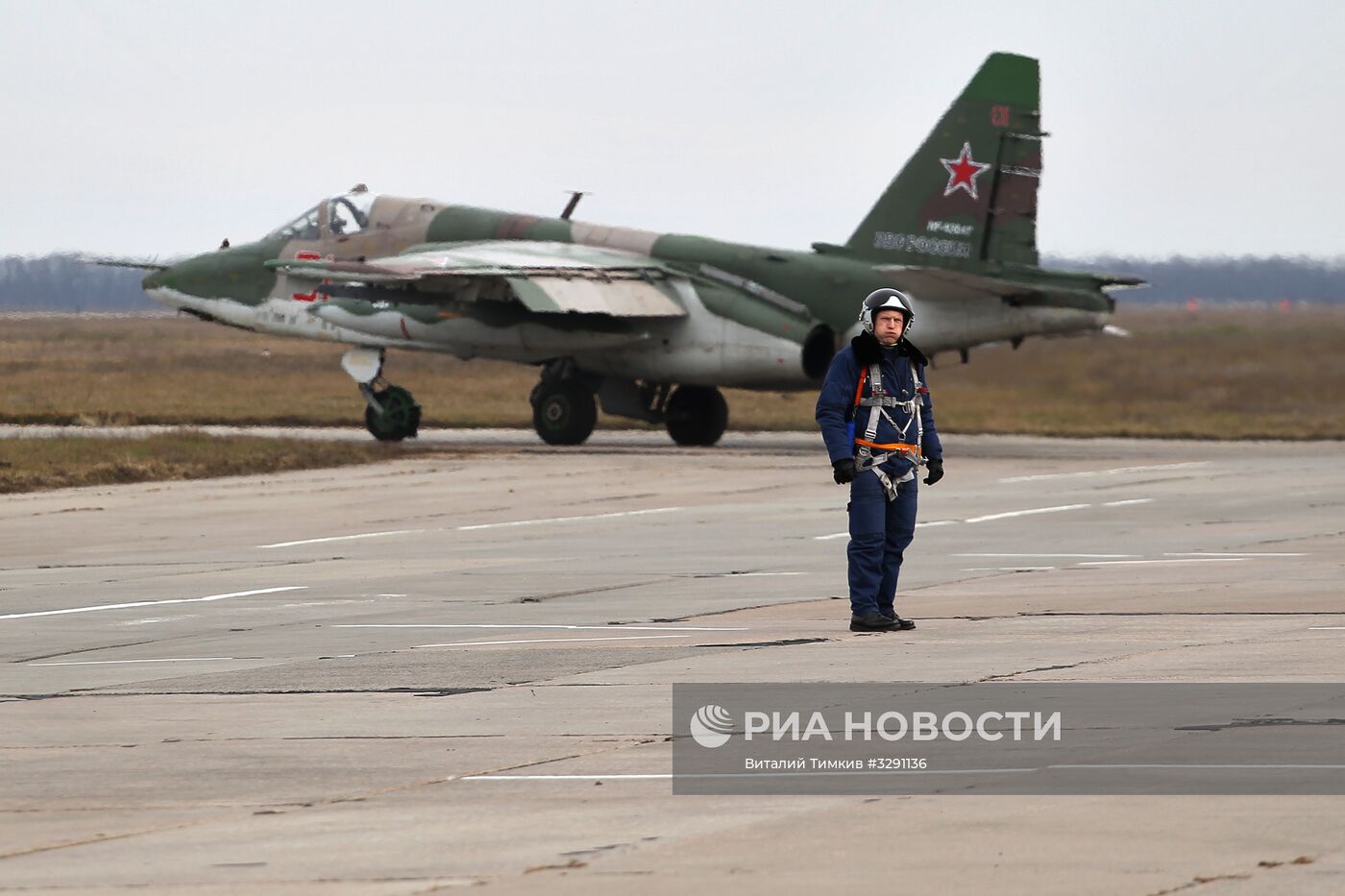 Летно-тактические учения штурмовиков Су-25 в Краснодарском крае