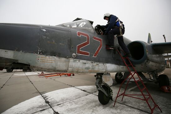 Летно-тактические учения штурмовиков Су-25 в Краснодарском крае