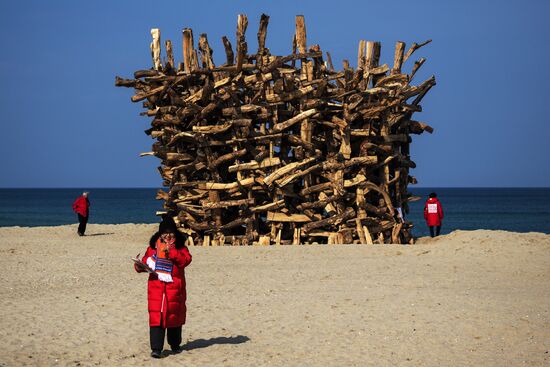 Арт-фестиваль FireArtFesta на пляже Кёнпо в Канныне
