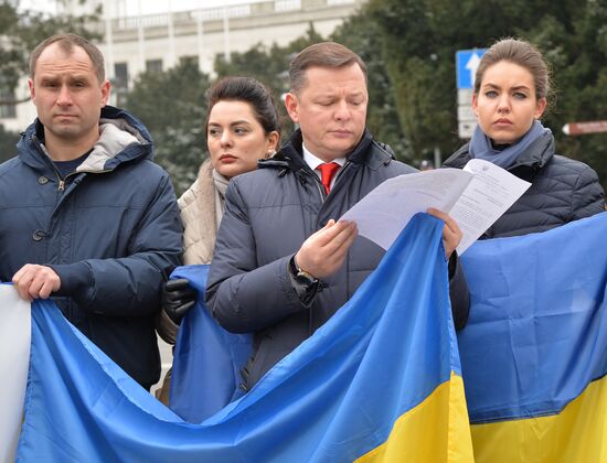 Депутаты Рады пикетируют Сейм Польши из-за запрета "бандеровской идеологии"