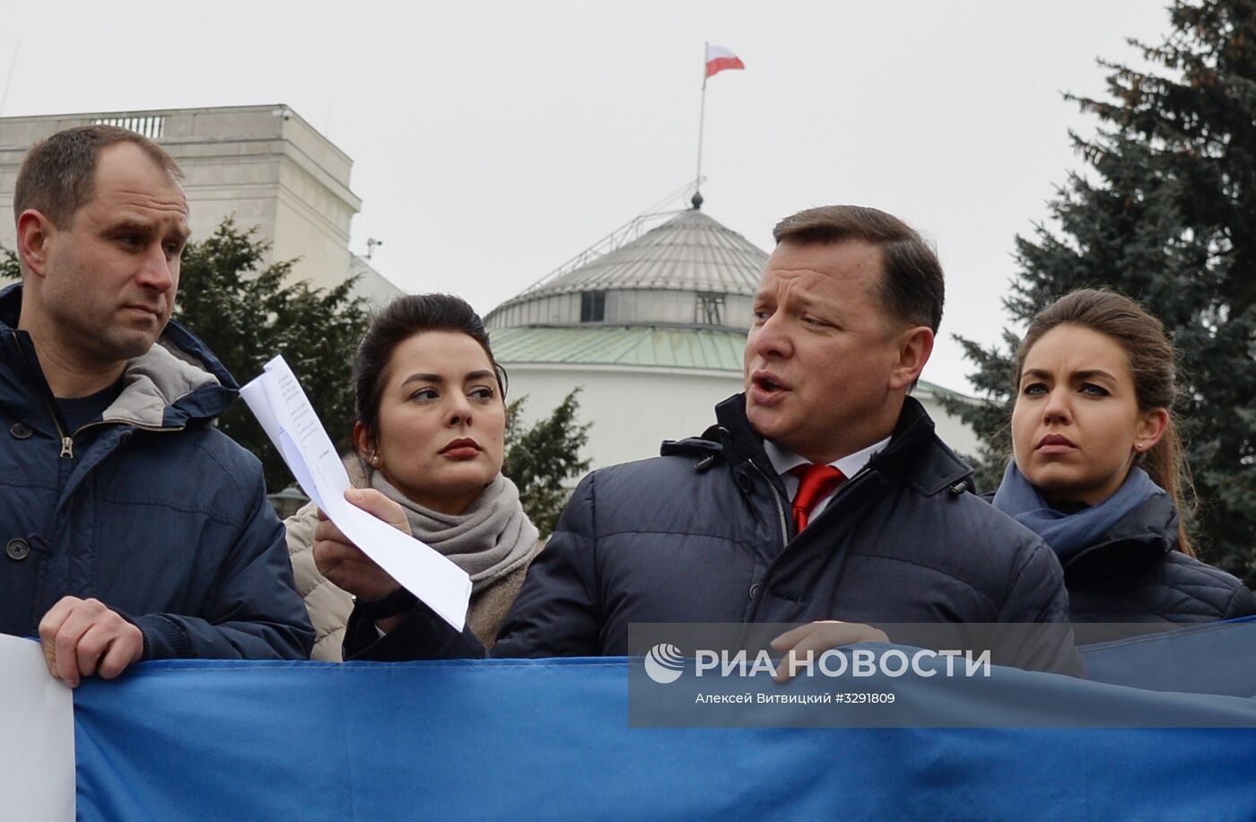 Депутаты Рады пикетируют Сейм Польши из-за запрета "бандеровской идеологии"