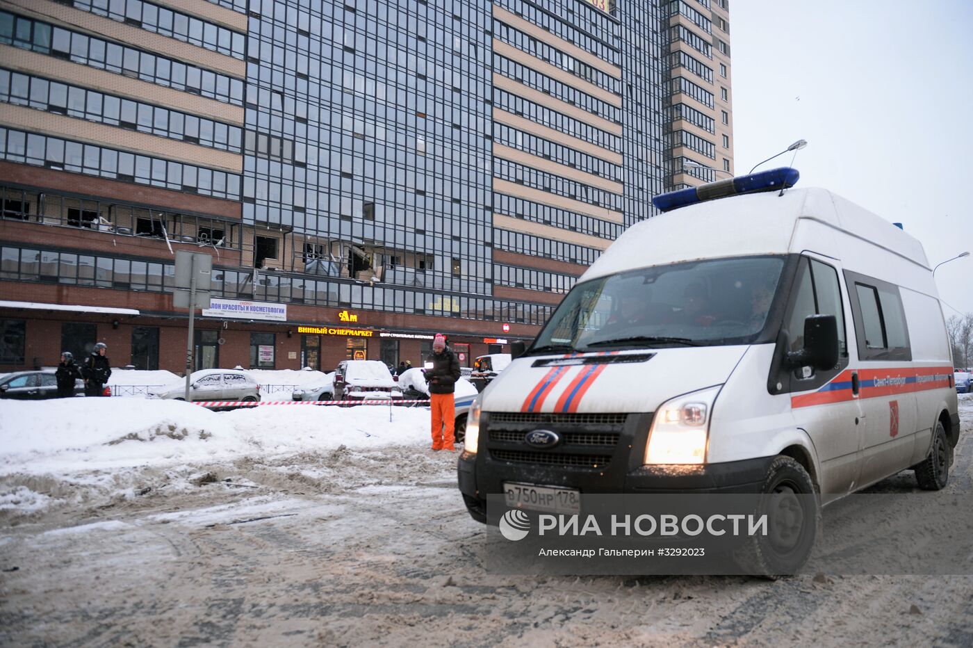Взрыв в многоэтажном доме в Санкт-Петербурге