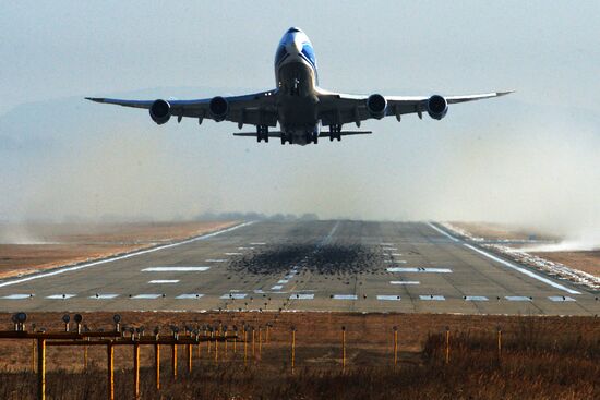 Работа международного аэропорта "Владивосток"