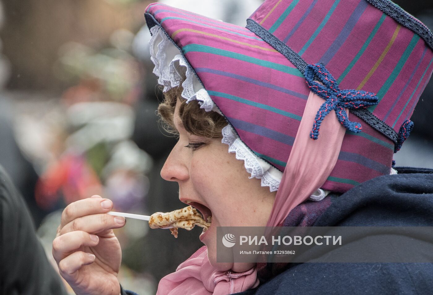 Празднование масленицы в Москве