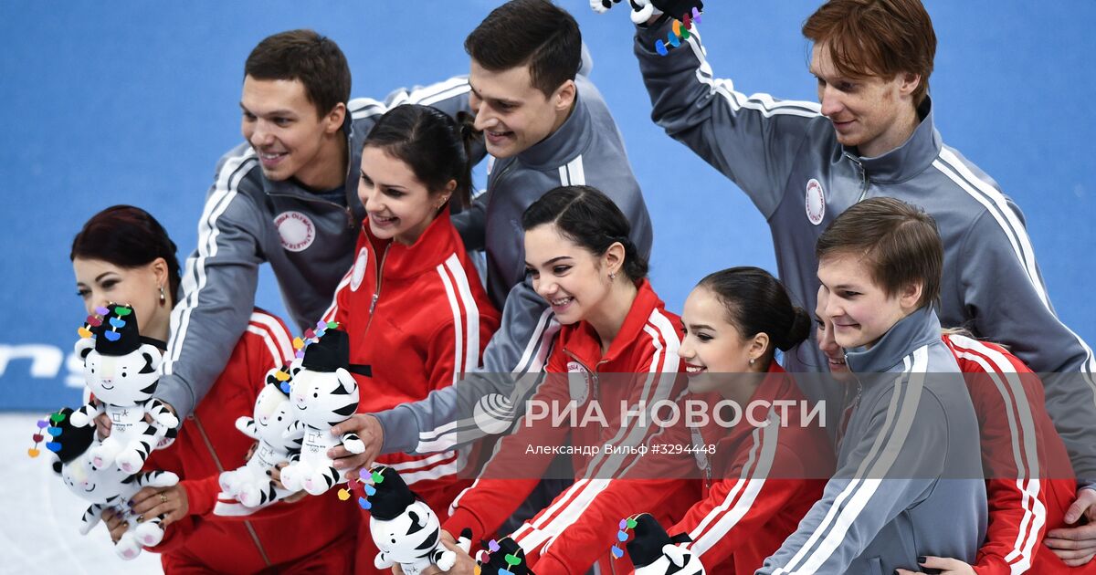 Сборная бывших спортсменов. Одежда олимпийской сборной 2018.