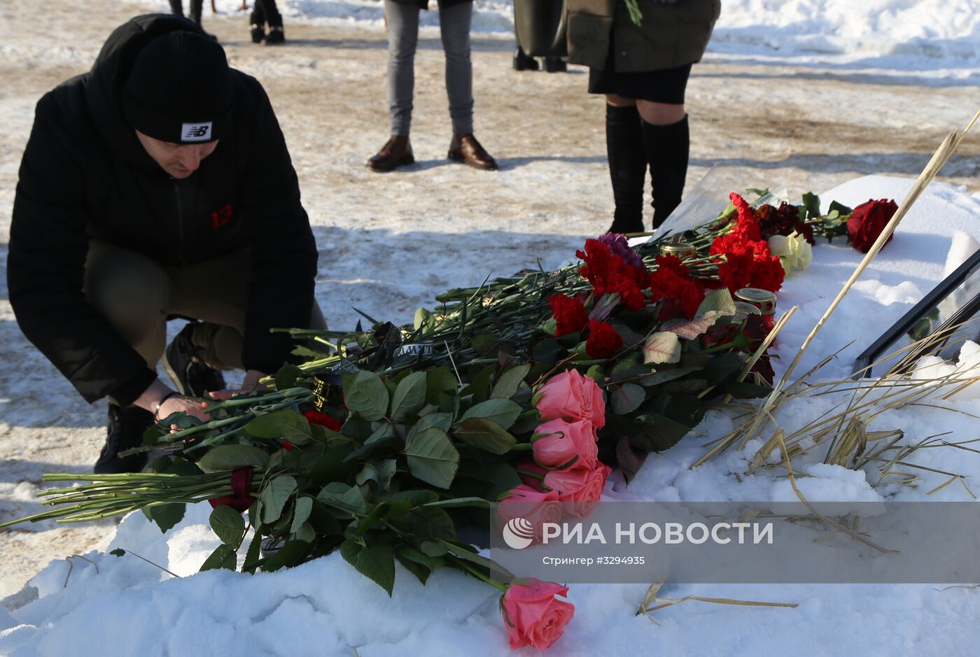 Акция памяти по погибшим при крушении самолета Ан-148