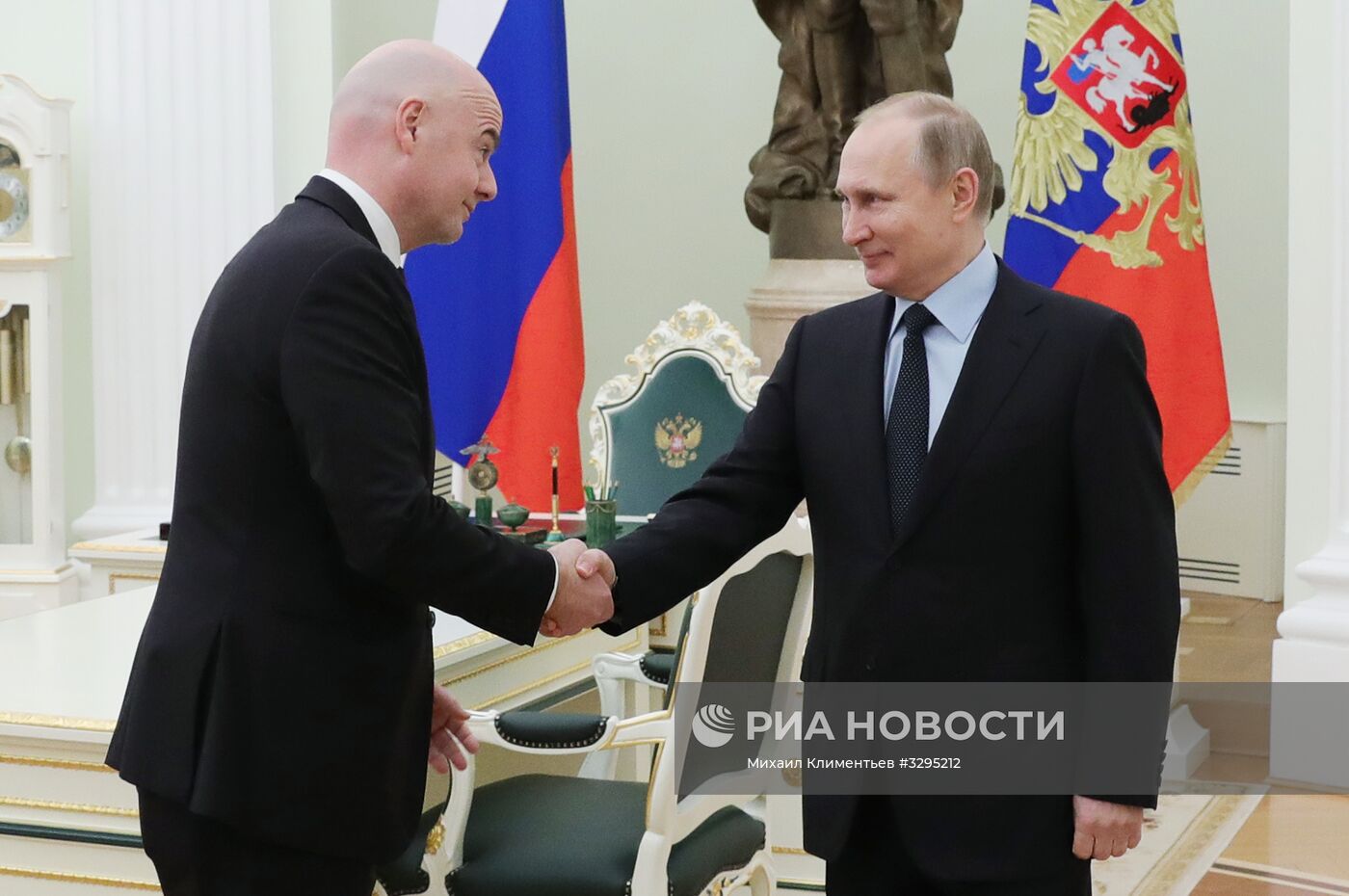 Президент РФ В. Путин встретился с президентом FIFA Дж. Инфантино