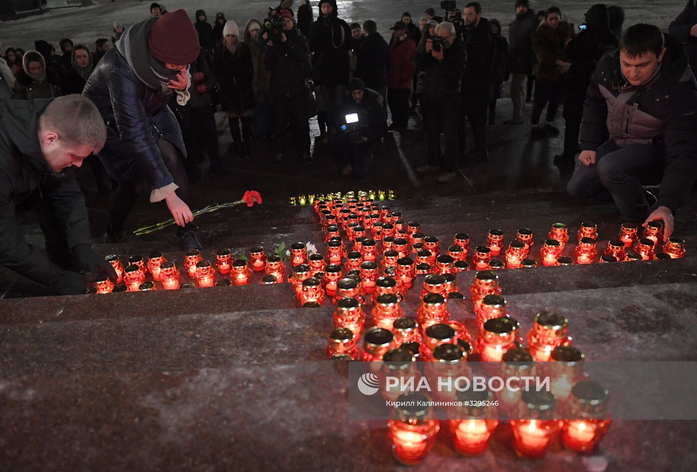 Акция памяти по погибшим в авиакатастрофе в Подмосковье