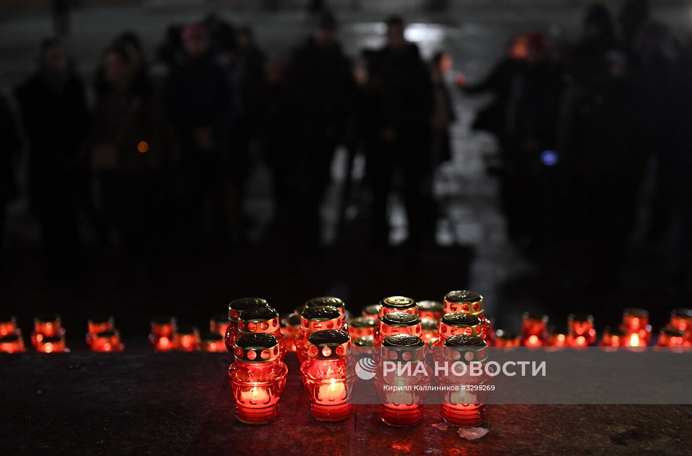 Акция памяти по погибшим в авиакатастрофе в Подмосковье