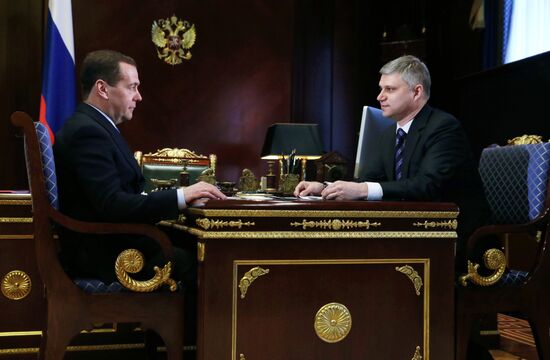Премьер-министр РФ Д. Медведев встретился с главой РЖД О. Белозеровым