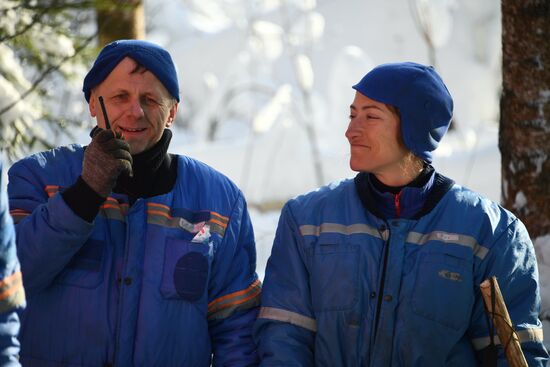 Тренировка экипажа МКС по выживанию в зимнем лесу